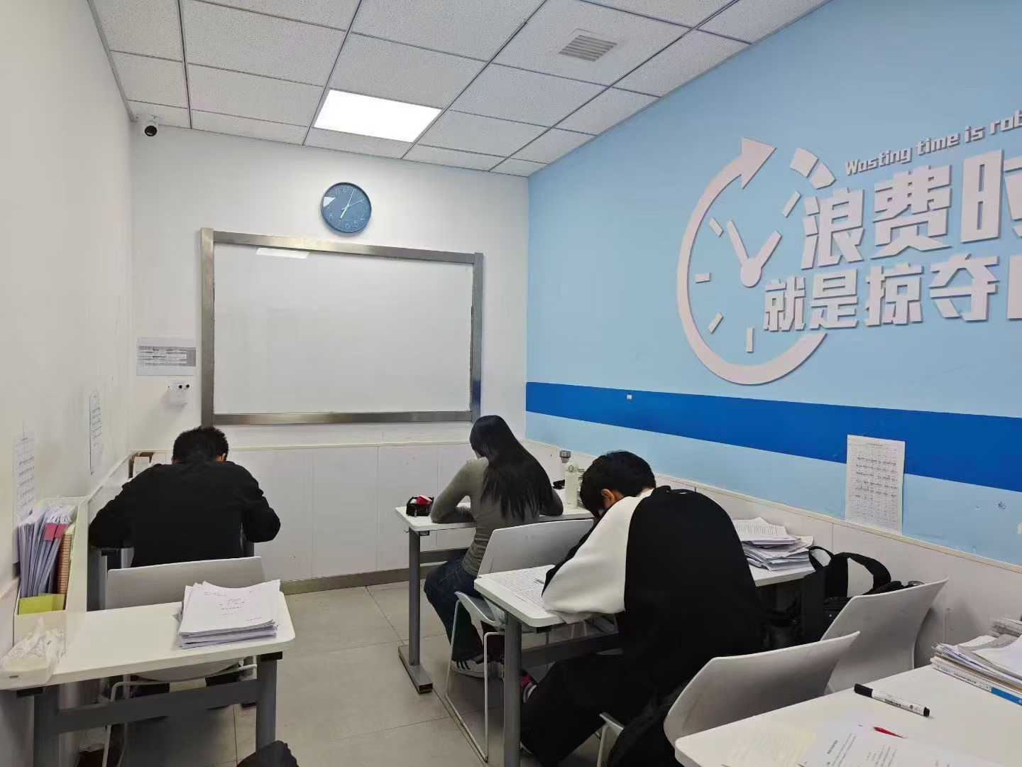 济南市初二辅导班,一对一怎么收费?济南锐满分教育上课地址(4) 济南市初二辅导班,一对一怎么收费?济南锐满分教育上课地址(4)