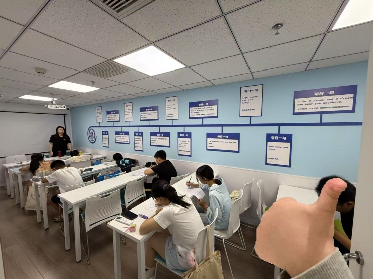锐满分邯郸首家！光明大街附近的家长看过来！高三孩子一轮复习跟不上？锐满分教育|一对一/小班课/全托班选哪个？免费入学测评，看清孩子真正薄弱点(4)